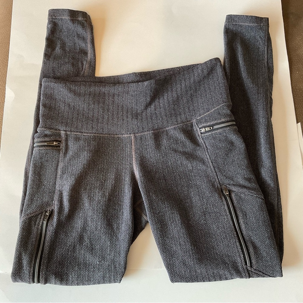 3/$20 Athleta Women Leggings, size medium